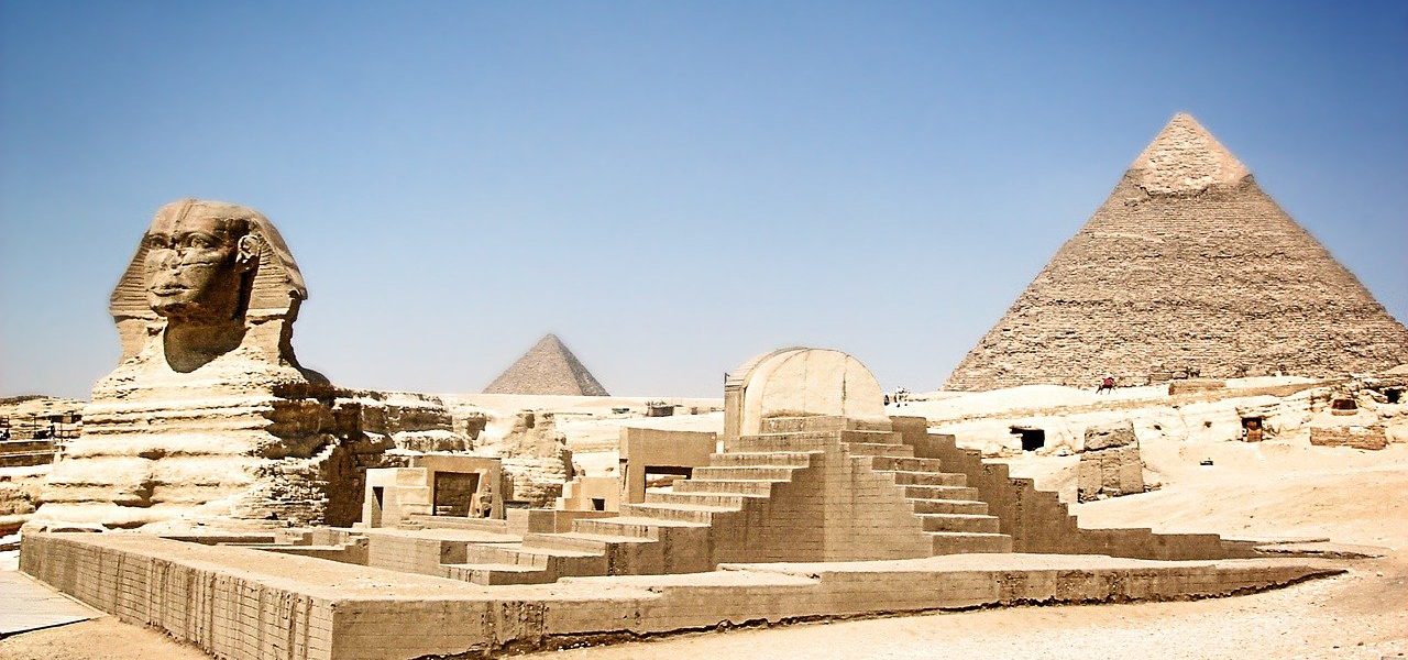 who built the pyramids?